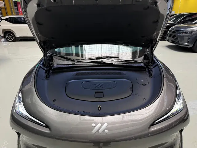 IM Motors LS6 — Фото автомобиля 18