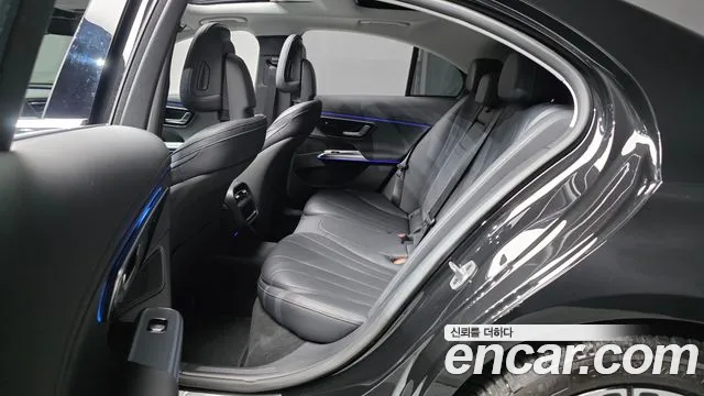 Mercedes-Benz E-Class — Фото автомобиля 12