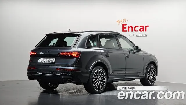 Audi SQ7 — Фото автомобиля 2