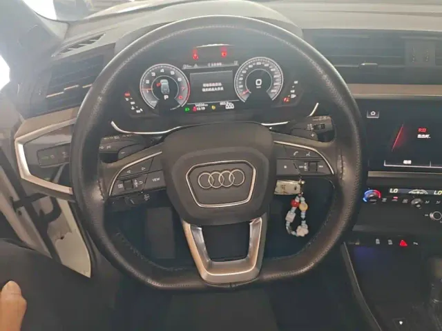 Audi Q3 — Фото автомобиля 10