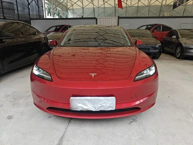 Tesla Model 3 — Фото автомобиля 2