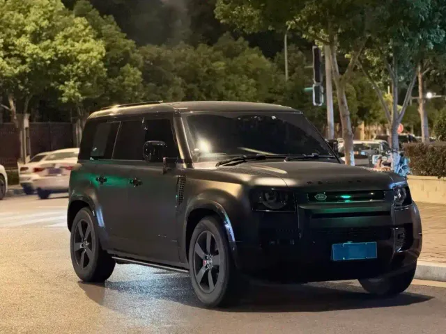 Land Rover Defender — Фото автомобиля 2