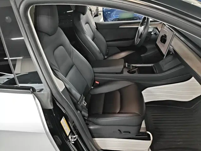 Tesla Model Y — Фото автомобиля 24