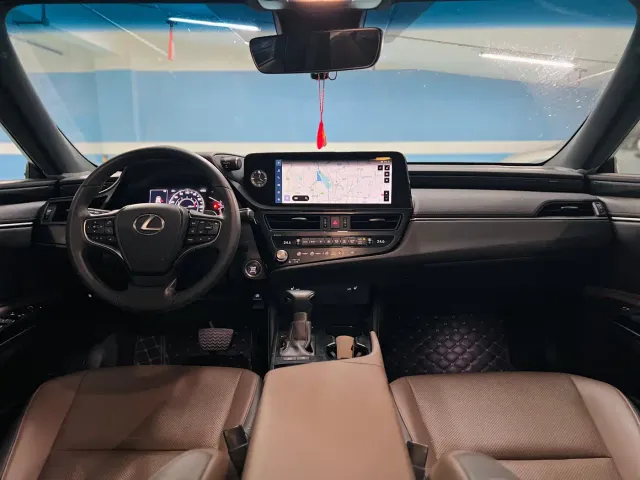Lexus ES — Фото автомобиля 10