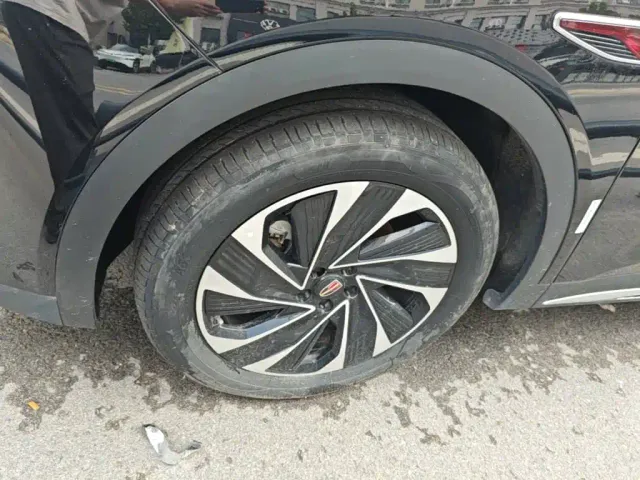 Hongqi HS7 PHEV — Фото автомобиля 22