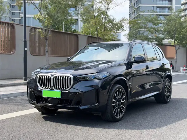 Фотография автомобиля — BMW X5