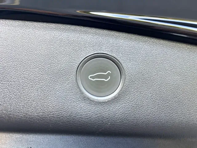 Tesla Model 3 — Фото автомобиля 17
