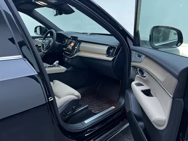 Volvo XC90 — Фото автомобиля 17