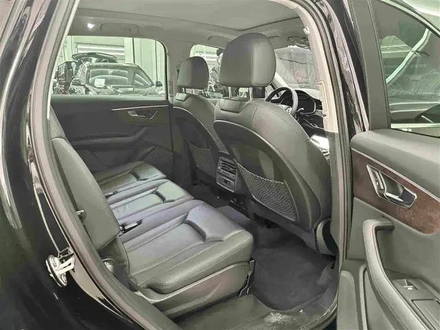 Audi Q7 — Фото автомобиля 15