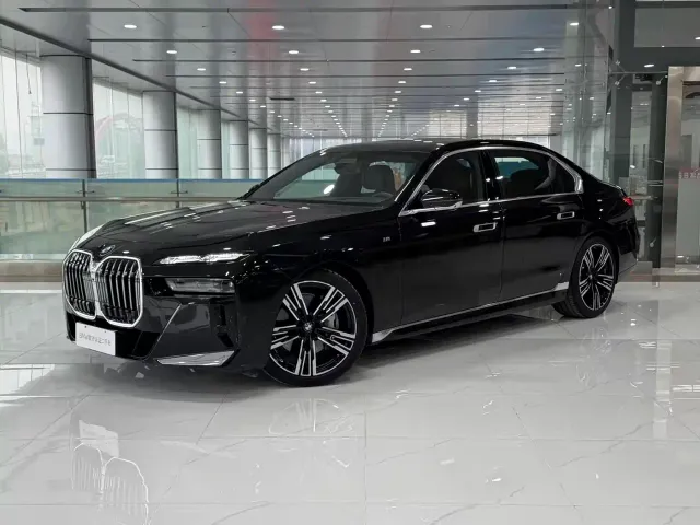 Фотография автомобиля — BMW 7 Series