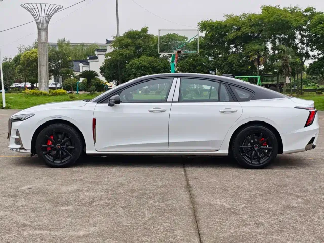 Hongqi H6 — Фото автомобиля 11