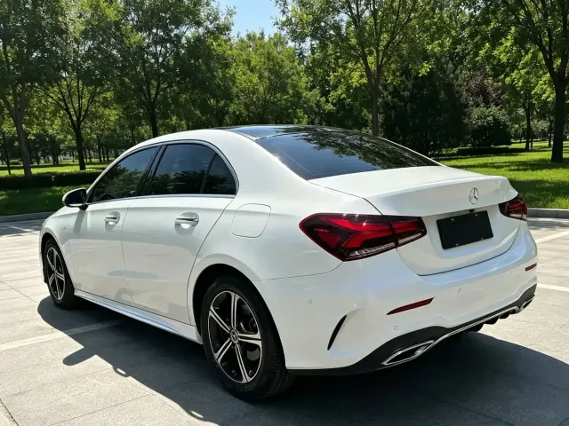 Mercedes-Benz Mercedes-Benz A-Class 2022 Facelift III A 200 L Sport Sedan Fashion — Фото автомобиля 6