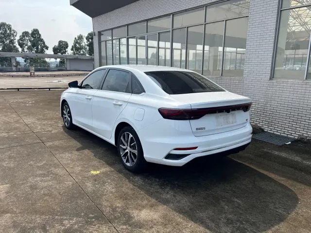 Geely Emgrand — Фото автомобиля 8
