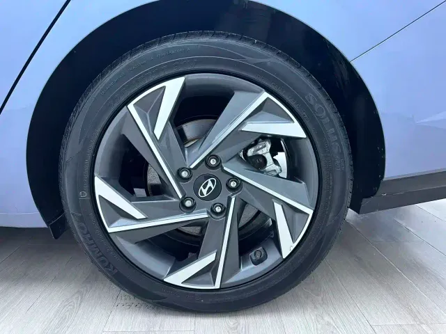 Hyundai Elantra — Фото автомобиля 18