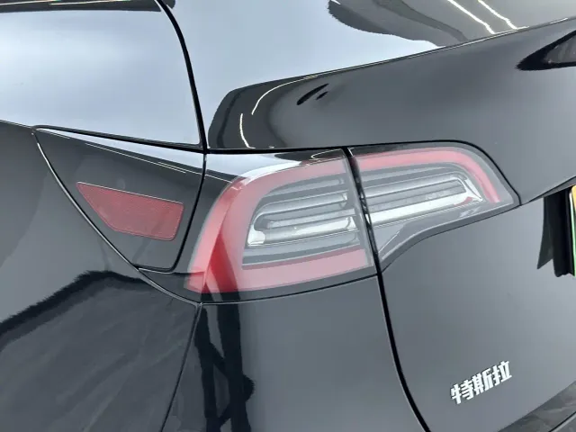 Tesla Model Y — Фото автомобиля 12