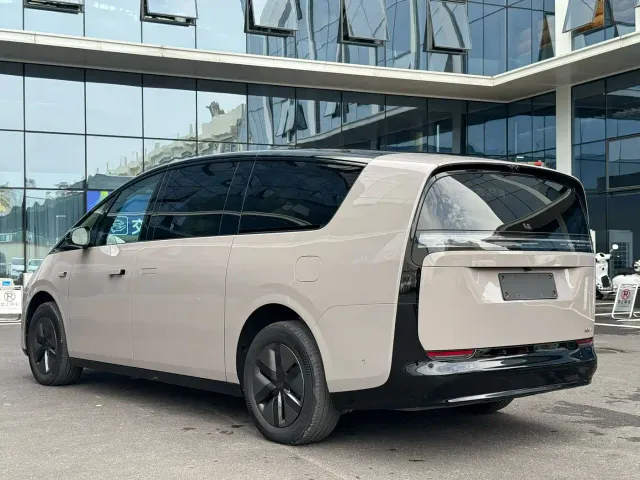 Li Auto MEGA — Фото автомобиля 6