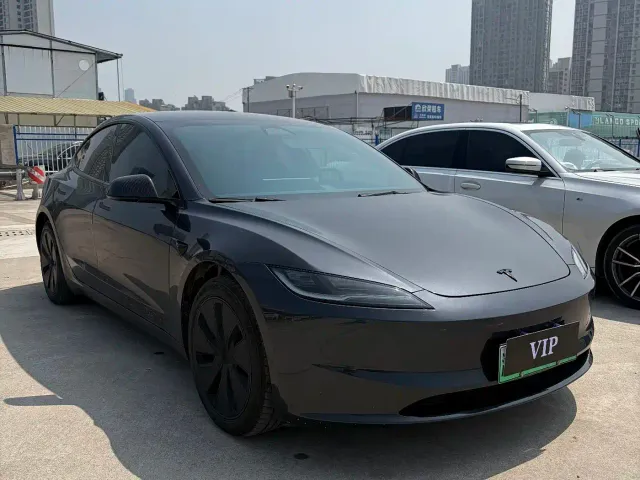 Tesla Model 3 — Фото автомобиля 3