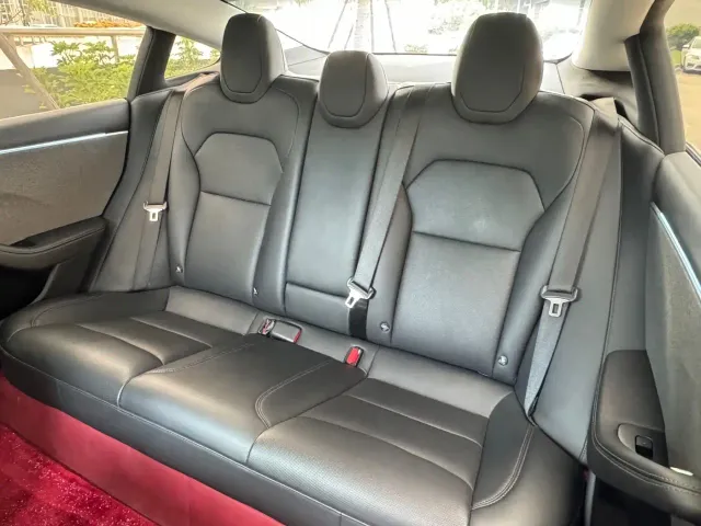 Tesla Model 3 — Фото автомобиля 5