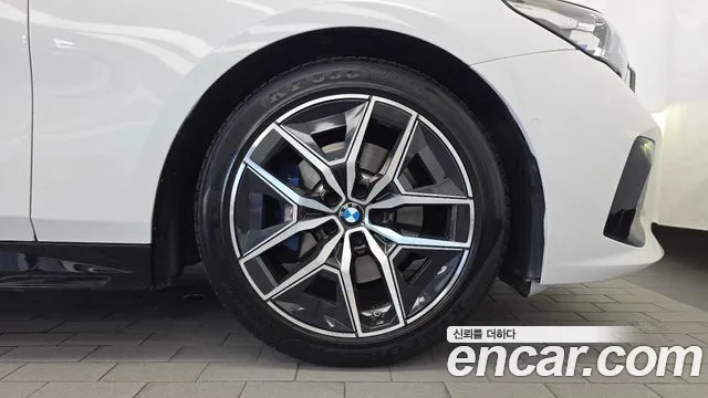 BMW 5 Series G60 — Фото автомобиля 6