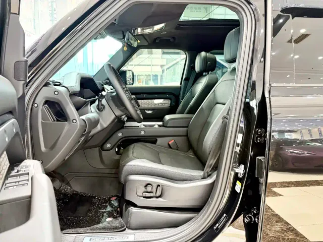 Land Rover Defender — Фото автомобиля 6