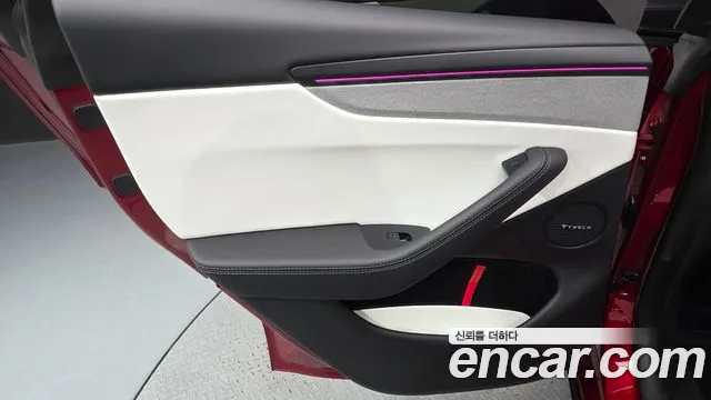 Tesla Model Y — Фото автомобиля 24