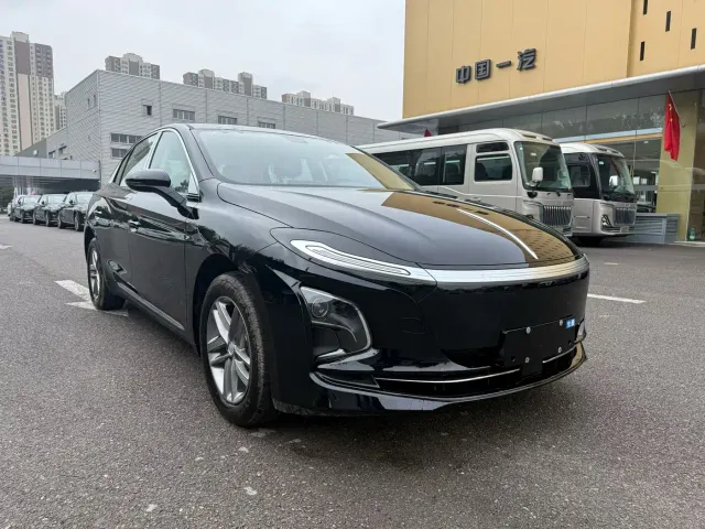 Hongqi E-QM5 — Фото автомобиля 3