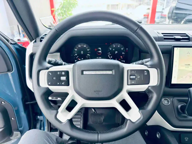 Land Rover Defender — Фото автомобиля 10