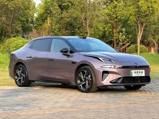 Lynk & Co 07 EM-P — Фото автомобиля 3