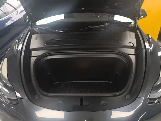 Tesla Model Y — Фото автомобиля 19