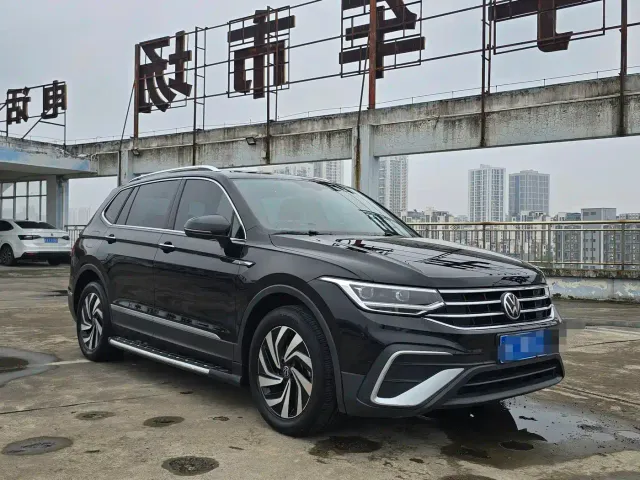 Volkswagen Tiguan L — Фото автомобиля 3