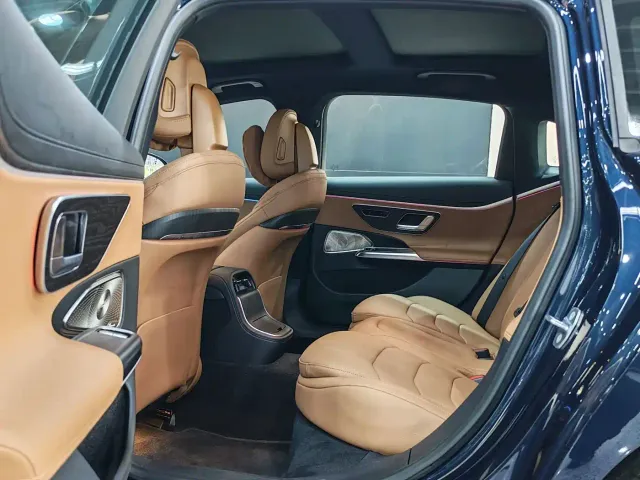 Mercedes-Benz E-Class — Фото автомобиля 10