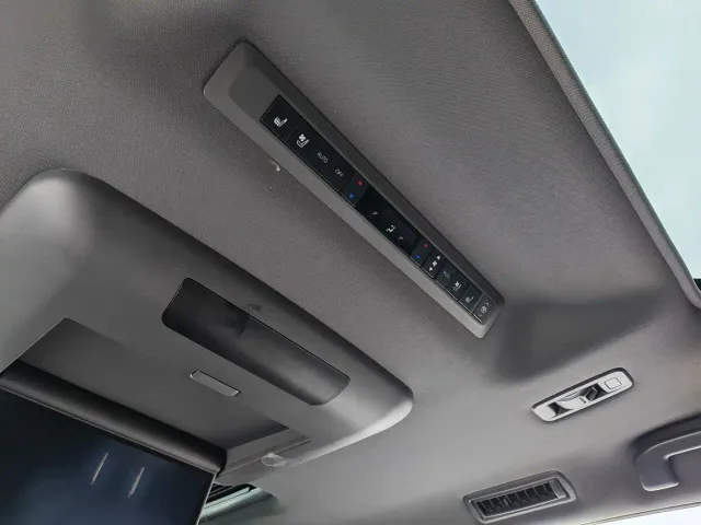 Toyota Toyota Sienna 2021 2.5L Hybrid Platinum Edition — Фото автомобиля 6