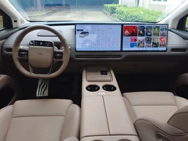 Li Auto i8 — Фото автомобиля 9