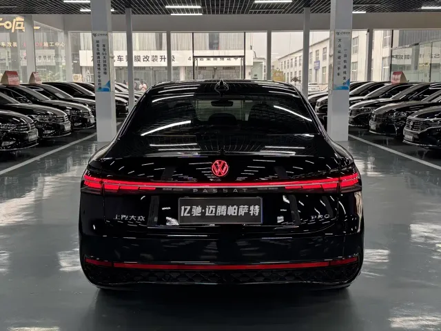 Volkswagen Passat 2025 Model Pro 380TSI Starlight Dragon Edition — Фото автомобиля 8