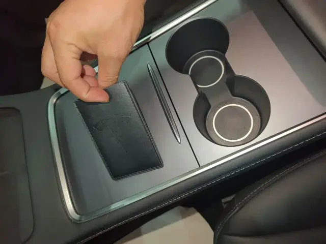 Tesla Model Y — Фото автомобиля 8