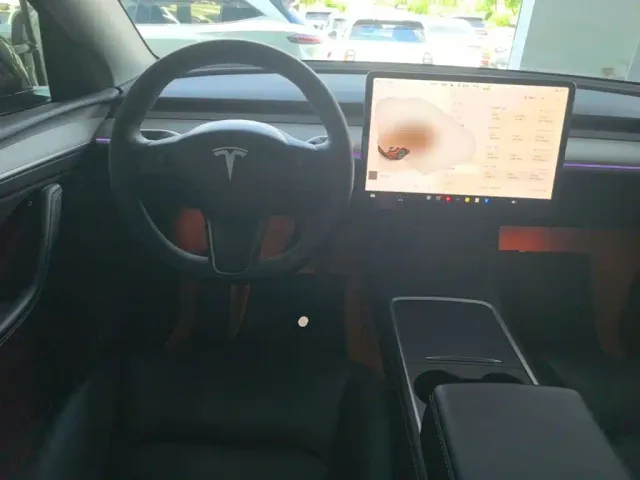 Tesla Model Y — Фото автомобиля 10