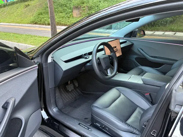 Tesla Model 3 — Фото автомобиля 4