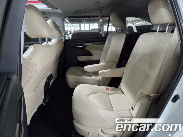 Toyota Highlander — Фото автомобиля 11