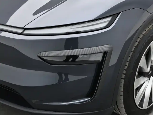 Tesla Model Y — Фото автомобиля 17