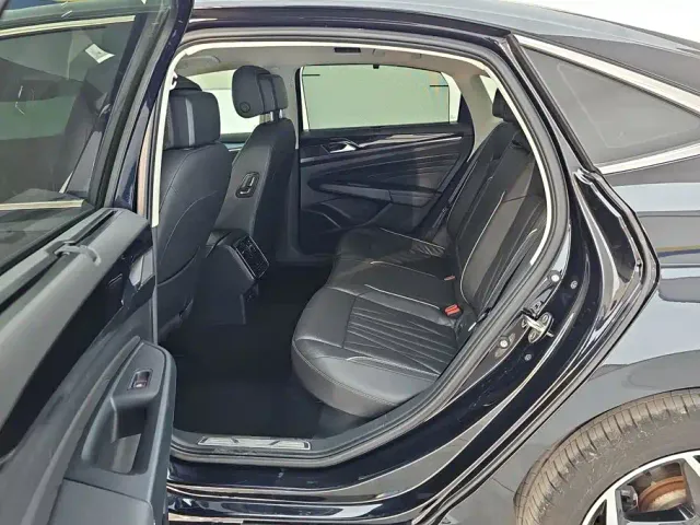 Volkswagen Passat — Фото автомобиля 11
