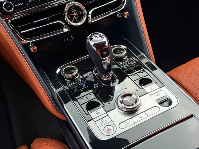 Bentley Flying Spur — Фото автомобиля 18