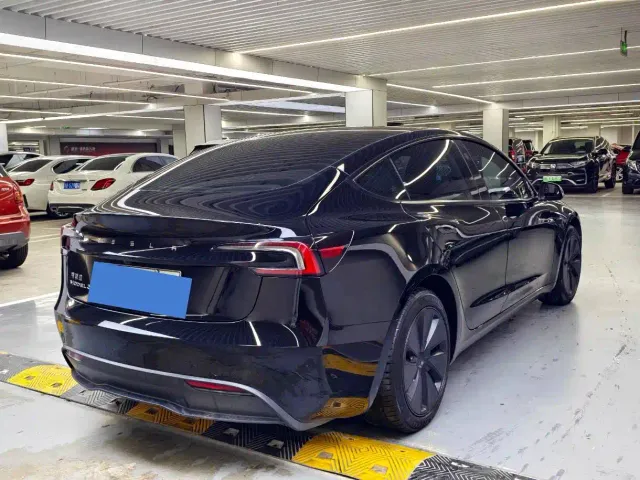 Tesla Model 3 — Фото автомобиля 13