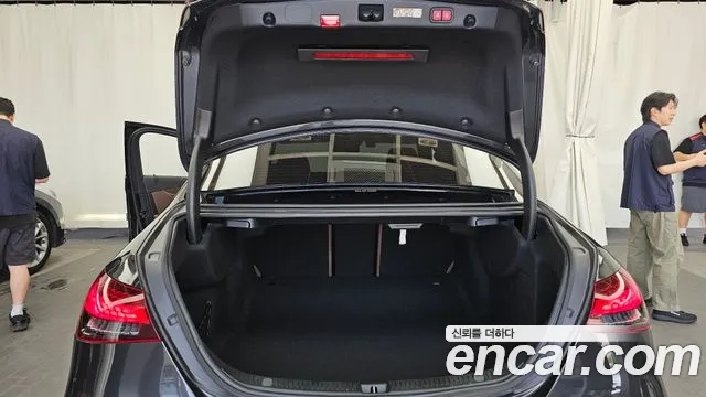 Mercedes-Benz E-Class — Фото автомобиля 17