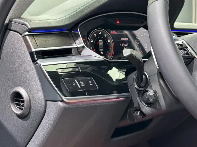 Audi A8 — Фото автомобиля 13