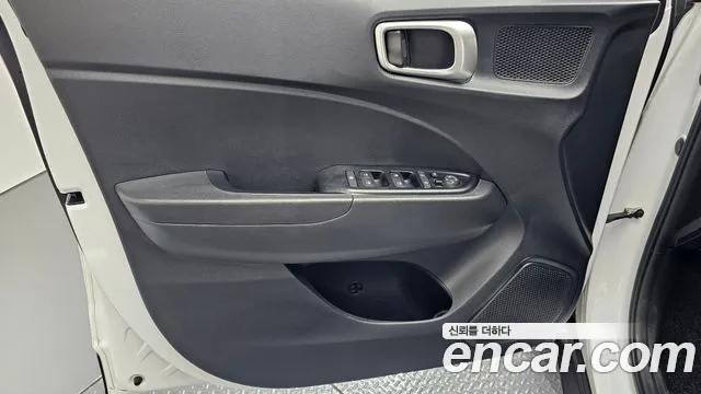 Hyundai Venue — Фото автомобиля 13