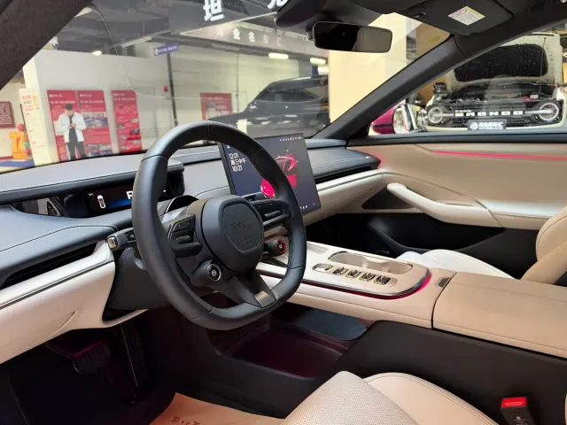 Xiaomi SU7 — Фото автомобиля 11