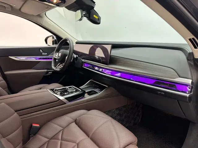 BMW 7 Series — Фото автомобиля 11