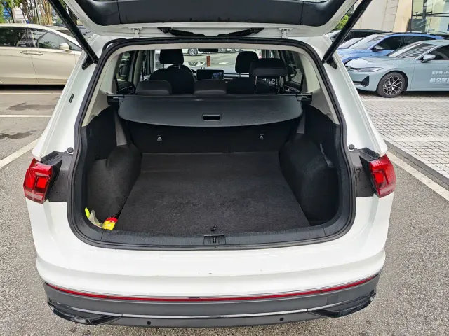 Volkswagen Tiguan L — Фото автомобиля 13