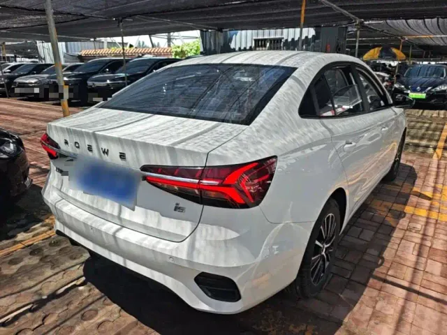 Roewe i5 — Фото автомобиля 6