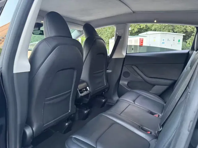 Tesla Model Y — Фото автомобиля 4